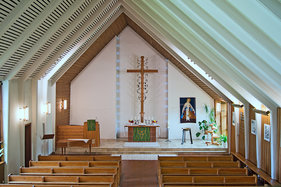 Blick von der Empore in den Innenraum der St.-Stephanus-Kirche